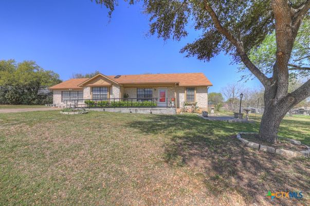Backyard, Exterior, Facade, Ranch
