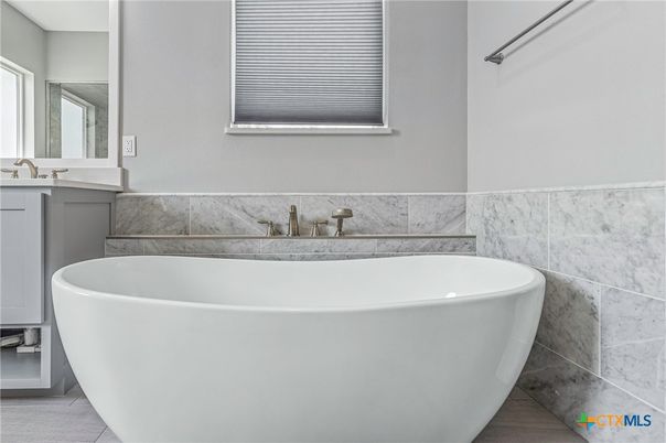 Bathroom, Free Standing Baths, Interior