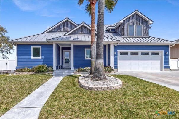 Attached, Exterior, Facade, Ranch