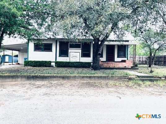 Backyard, Exterior, Facade, Ranch
