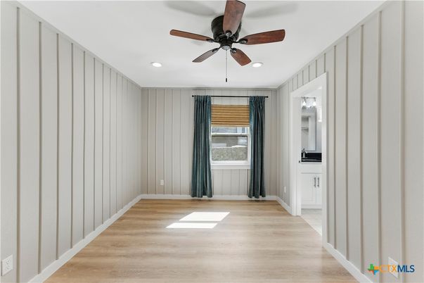 Empty room, Interior, Recessed Lighting, Wood Texture Flooring