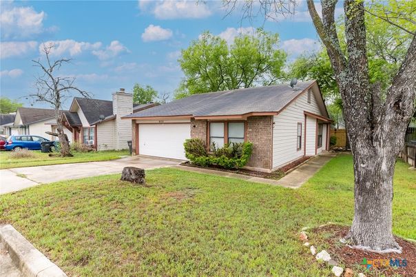 Attached, Exterior, Facade, Brick Facade, Ranch