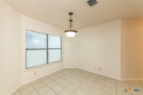 Empty room, Interior, Pendant Lights