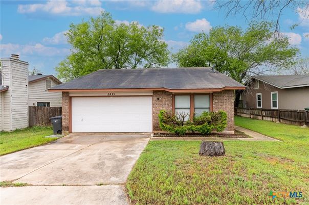 Attached, Exterior, Facade, Brick Facade, Ranch