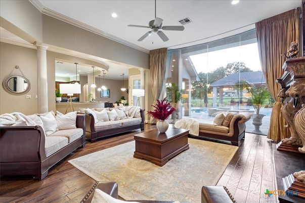 Interior, Living room, Pendant Lights, Recessed Lighting, Wood Texture Flooring