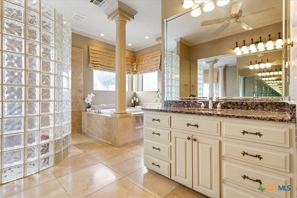 Bathroom, Dual Sink Vanities, Interior, Recessed Lighting