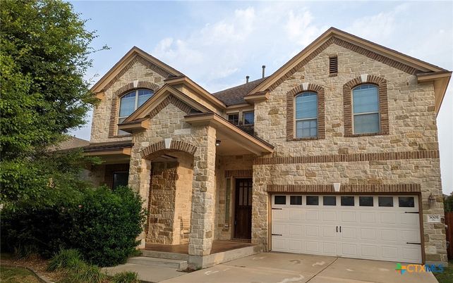 Attached, Exterior, Facade, Brick Traditional