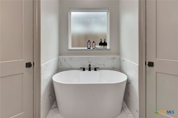 Bathroom, Free Standing Baths, Interior, Marble, Marble Walls