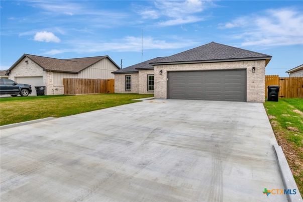 Attached, Exterior, Facade, Brick Facade, Ranch