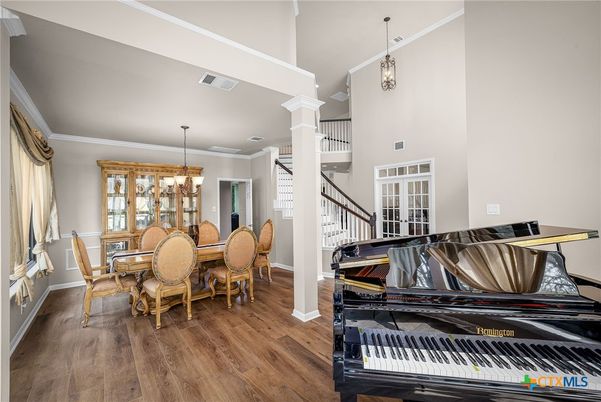 Chandelier, Dining room, Interior, Pendant Lights, Piano, Wood Texture Flooring