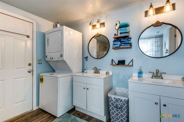 Interior, Washer, Wood Texture Flooring