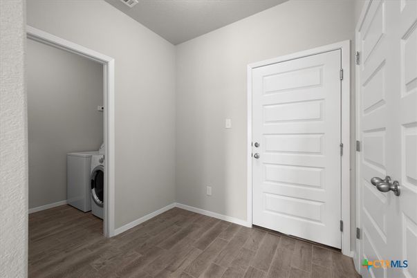 Interior, Utility Closets, Washer, Wood Texture Flooring