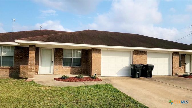 Attached, Exterior, Facade, Brick Facade, Ranch