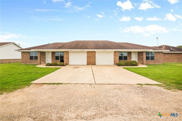 Attached, Exterior, Facade, Brick Facade, Ranch