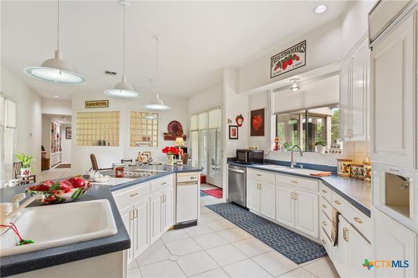 Dining room, Interior, Kitchen, Pendant Lights, Recessed Lighting, Stainless Steel Appliances