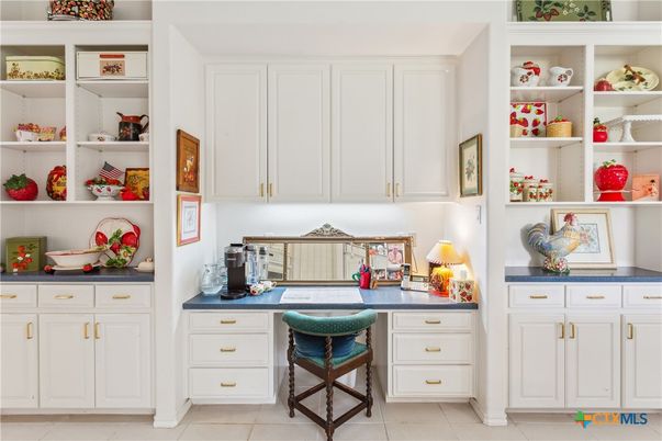 Home Office, Interior