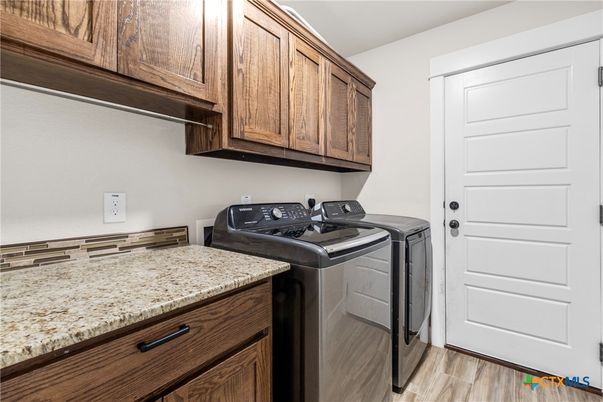 Interior, Washer, Wood Texture Flooring