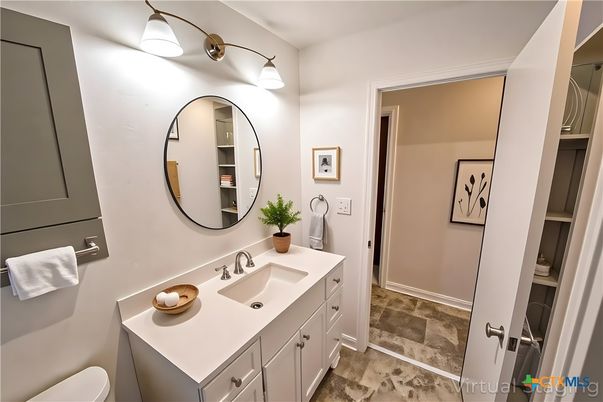 Bathroom, Dual Sink Vanities, Interior