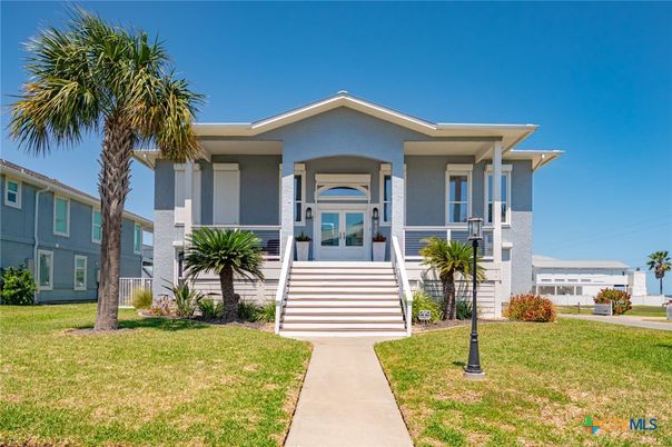 Exterior, Facade, American Craftsman