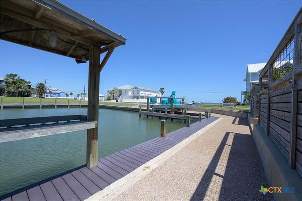 Exterior, Lake