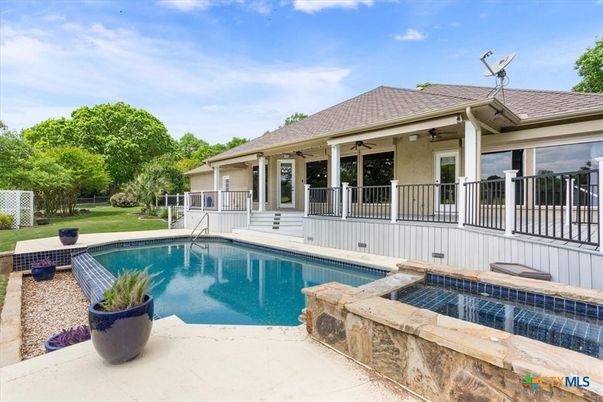 Exterior, Pool