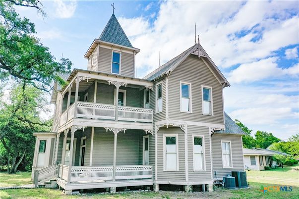 Backyard, Exterior, Facade, Queen Anne Victorian
