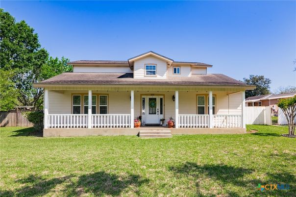 Backyard, Exterior, Facade, American Foursquare