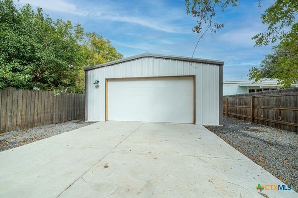 Detached Garage, Exterior
