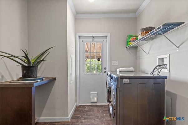 Interior, Washer, Wood Texture Flooring