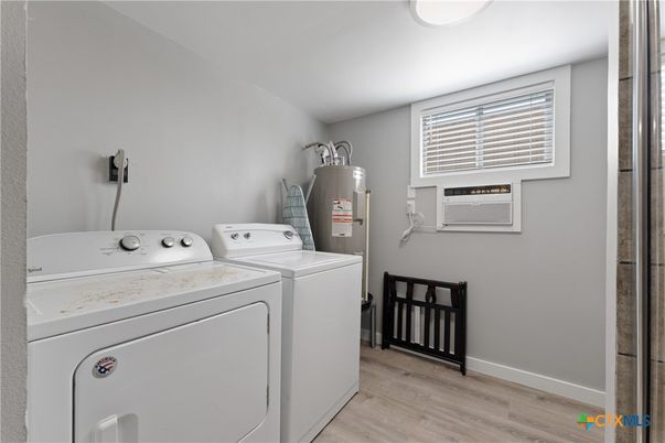 Interior, Washer, Wood Texture Flooring
