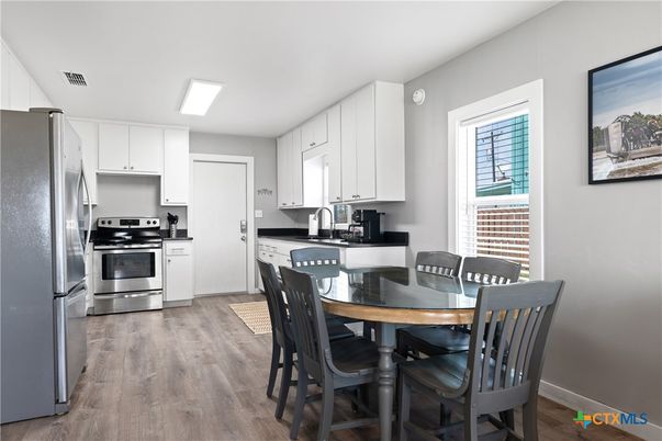 Dining room, Interior, Kitchen, Stainless Steel Appliances, Wood Texture Flooring