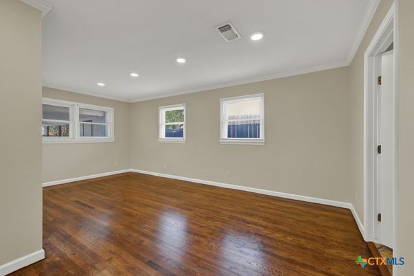 Empty room, Interior, Recessed Lighting, Wood Texture Flooring