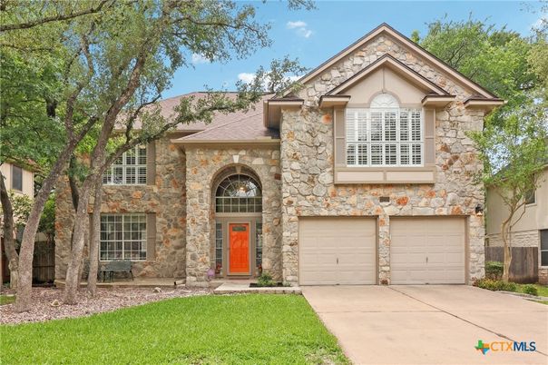 Attached, Exterior, Facade, Brick Traditional