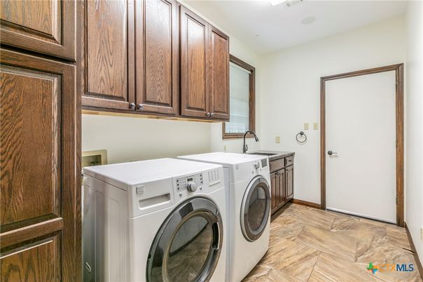 Interior, Washer, Wood Texture Flooring