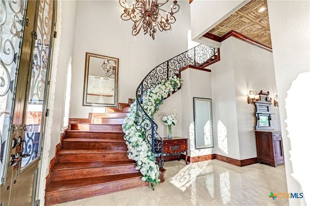 Chandelier, Interior