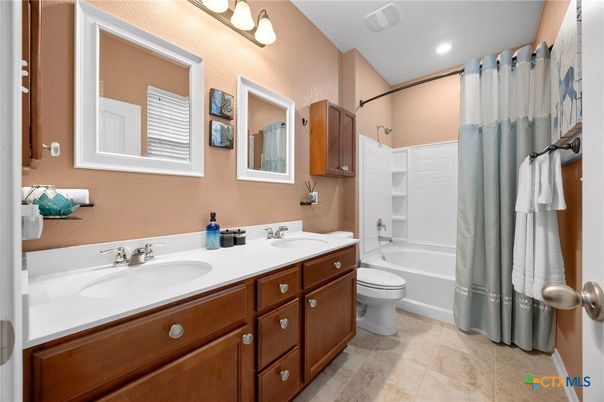 Bathroom, Dual Sink Vanities, Interior, Recessed Lighting