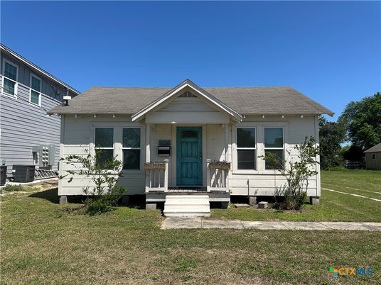 Exterior, Facade, Cape Cod
