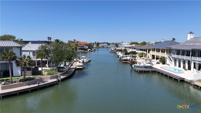 Exterior, Lake
