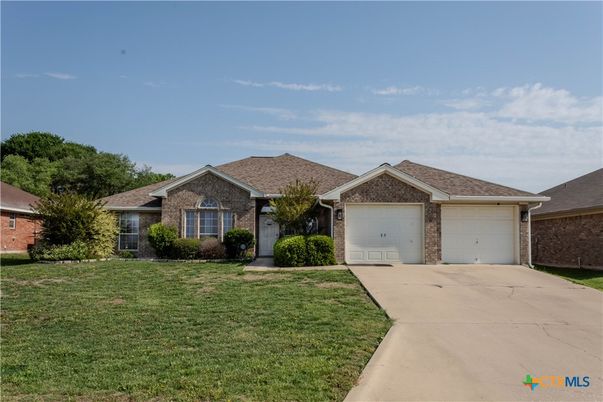 Attached, Exterior, Facade, Brick Facade, Ranch