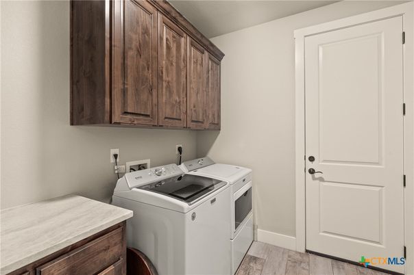 Interior, Washer, Wood Texture Flooring