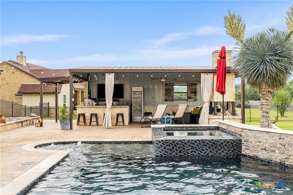 Exterior, Pool