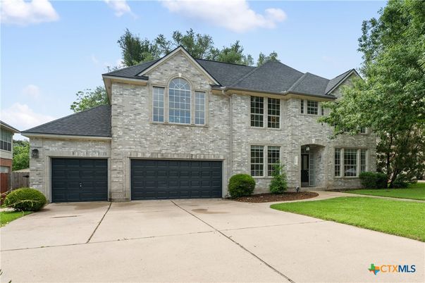 Attached, Exterior, Facade, Brick Traditional
