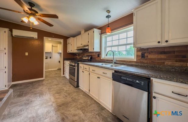 Interior, Kitchen, Pendant Lights, Stainless Steel Appliances