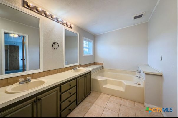 Bathroom, Dual Sink Vanities, Interior
