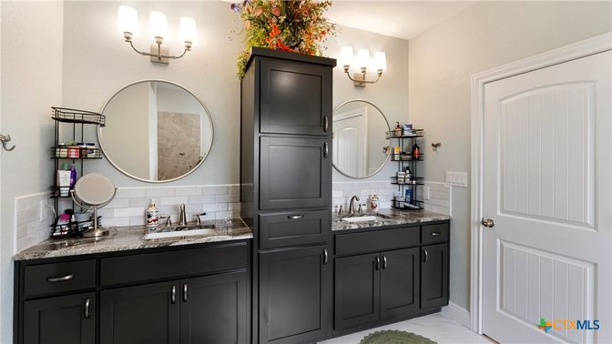 Bathroom, Dual Sink Vanities, Interior