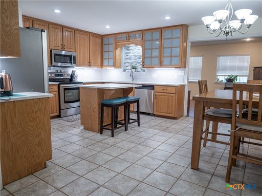Chandelier, Dining room, Interior, Kitchen, Recessed Lighting, Stainless Steel Appliances