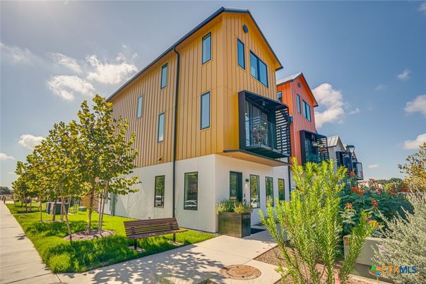 Backyard, Exterior, Facade, Modern