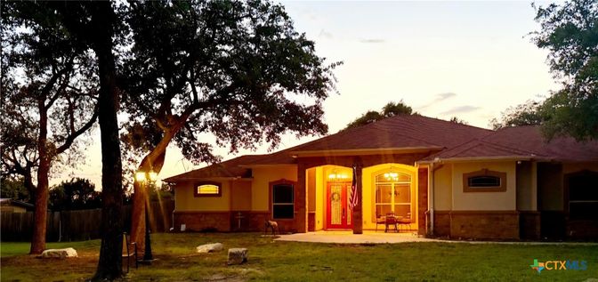 Backyard, Exterior, Facade, Ranch