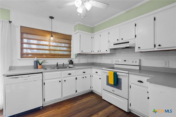 Interior, Kitchen, Pendant Lights, Wood Texture Flooring