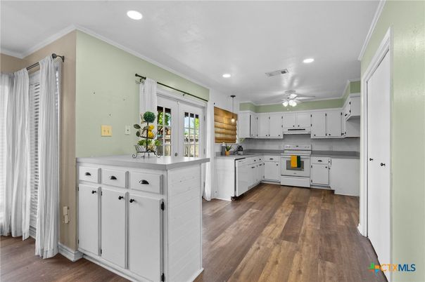 Interior, Kitchen, Pendant Lights, Recessed Lighting, Wood Texture Flooring
